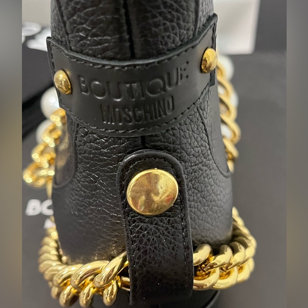 MOSCHINO BOUTIQUE NIB AUTHENTIC VINTAGE BLACK LEATHER & PEARL CHAIN BOOTS - Picture 8 of 16